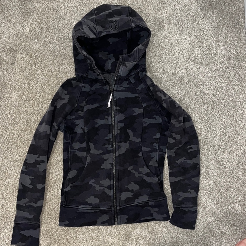 Lululemon Scuba Jacket. Size 8 Fits more like 6-8.